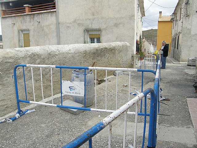 La calle Cureta de la Diputación de Coy comienza a ser reparada, tras sufrir graves daños con motivo de las fuertes lluvias - 1, Foto 1