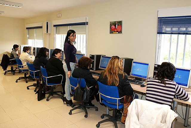 Las mujeres lumbrerenses se forman en informática y nuevas tecnologías - 1, Foto 1