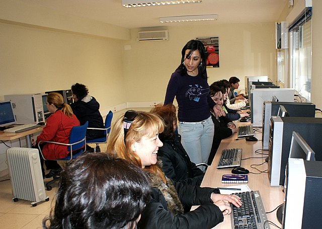 Las mujeres lumbrerenses se forman en informática y nuevas tecnologías - 2, Foto 2