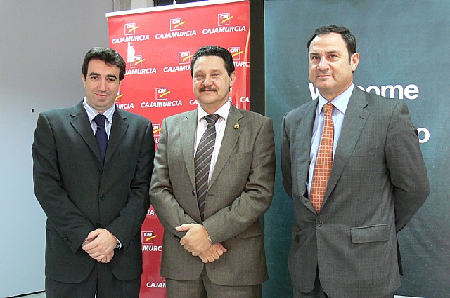 El Ayuntamiento de San Pedro del Pinatar y la Fundación CajaMurcia firman un convenio de colaboración - 2, Foto 2