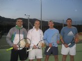 El Club de Tenis Totana celebra las '12 horas de tenis' en un gran ambiente festivo