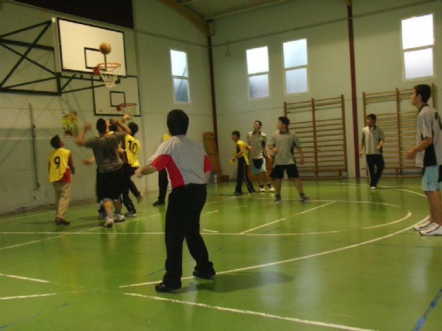 La cuarta jornada de la fase intermunicipal de deporte escolar  enfrentó  a los centros de enseñanza de Totana y Águilas, Foto 3