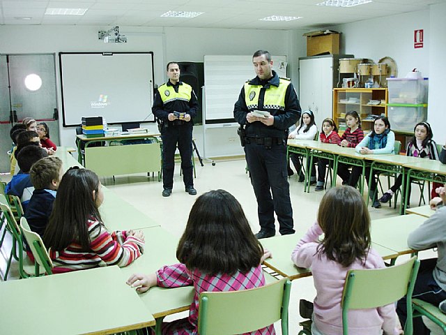 Unos 600 alumnos de Primaria aprendieron de la Policiía Local durante más de una semana educación vial - 1, Foto 1