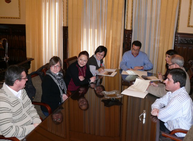 AMFIJU y Cruz Roja firman, con el Ayuntamiento, los convenios para 2010 - 1, Foto 1