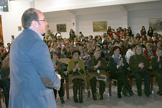 Más de un centenar de mujeres lumbrerenses participan junto al Alcalde en la iniciativa ‘Hablamos con mujeres’ - 1, Foto 1