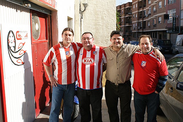 La Peña Atletico de Madrid de Totana asistió a una Gala de Peñas Atleticas celebrada en Almeria, Foto 1