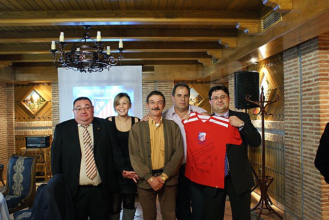 La Peña Atletico de Madrid de Totana asistió a una Gala de Peñas Atleticas celebrada en Almeria, Foto 2