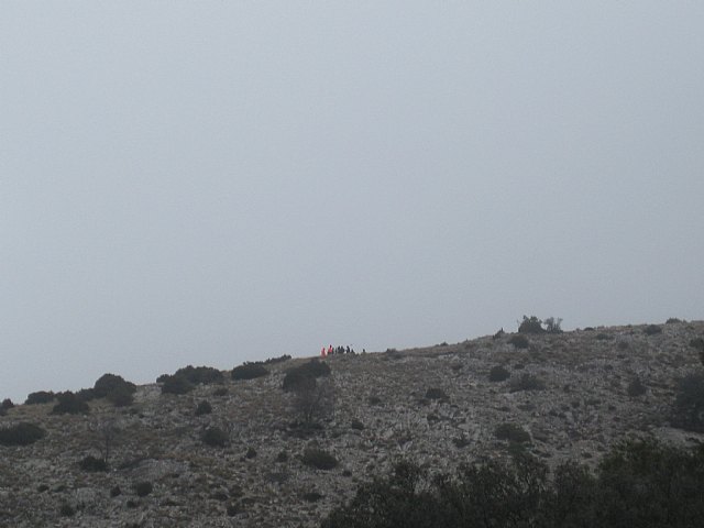 Protección Civil Totana colabora en el rescate de un senderista que se había fracturado una pierna en el Morrón Chico, Foto 4