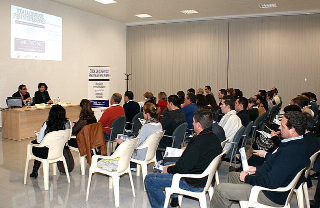 El Ayuntamiento presenta el programa de ayudas para empresas del Instituto de Fomento ante más de un centenar de empresarios lumbrerenses - 1, Foto 1