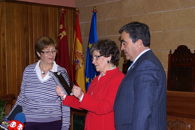 FELIZ DÍA DE LA MUJER: Las mujeres reciben un merecido reconocimiento - 1, Foto 1