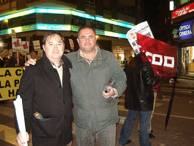 Delegados sindicales, polticos de IU y vecinos de Totana, asisten en Murcia a la manifestacin convocada para defender las pensiones y los derechos sociales de los trabajadores - 2