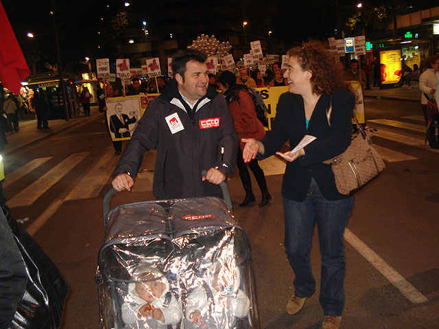 Delegados sindicales, polticos de IU y vecinos de Totana, asisten en Murcia a la manifestacin convocada para defender las pensiones y los derechos sociales de los trabajadores - 4