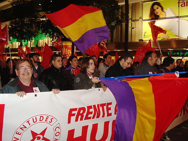 Delegados sindicales, polticos de IU y vecinos de Totana, asisten en Murcia a la manifestacin convocada para defender las pensiones y los derechos sociales de los trabajadores - 6