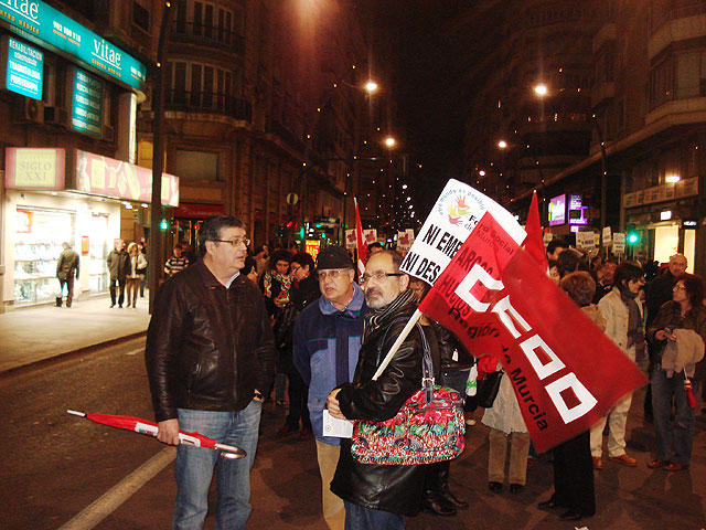 Delegados sindicales, polticos de IU y vecinos de Totana, asisten en Murcia a la manifestacin convocada para defender las pensiones y los derechos sociales de los trabajadores - 12