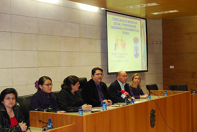 El edil de Bienestar Social e Inmigración recibe a los responsables del proyecto de codesarrollo Cañar-Murcia - 1, Foto 1