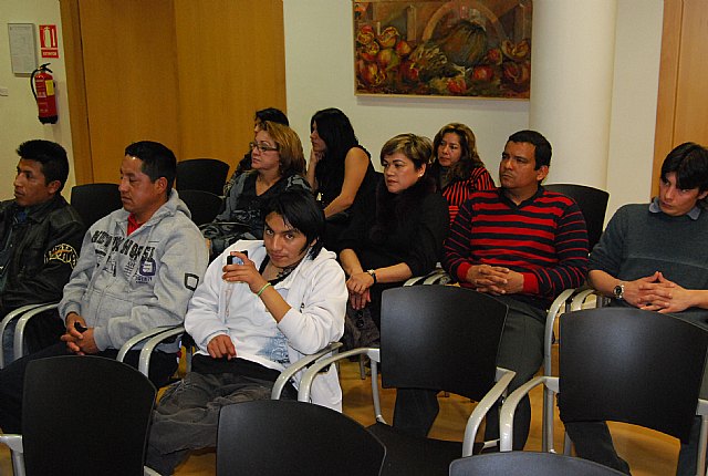 El edil de Bienestar Social e Inmigración recibe a los responsables del proyecto de codesarrollo Cañar-Murcia, Foto 3