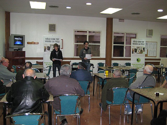 Los ciudadanos podrán conocer mañana en el Punto de Información ubicado en la Plaza de la Constitución cuales son los pasos que tienen que seguir para adaptar su televisión analógica a la digital, Foto 1