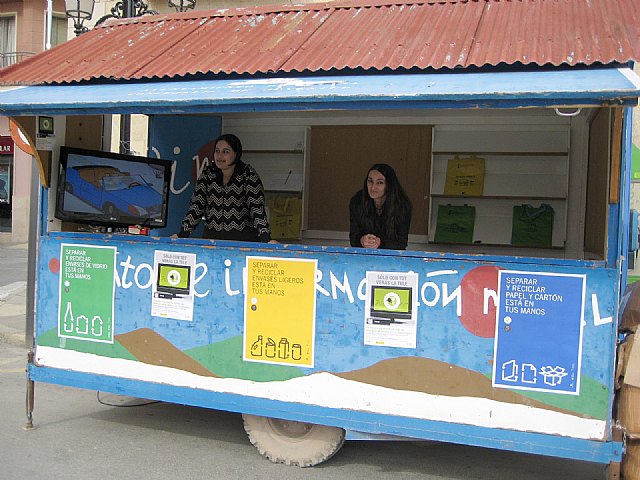Los ciudadanos podrán conocer mañana en el Punto de Información ubicado en la Plaza de la Constitución cuales son los pasos que tienen que seguir para adaptar su televisión analógica a la digital, Foto 3
