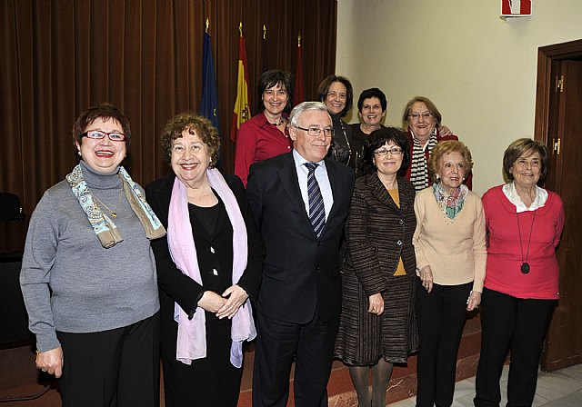 La Universidad de Murcia reconoció  el trabajo de mujeres en el inicio de la democracia - 1, Foto 1