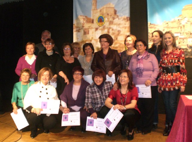 Trece mujeres presentan la revista ‘Cehegín por la igualdad’ - 1, Foto 1