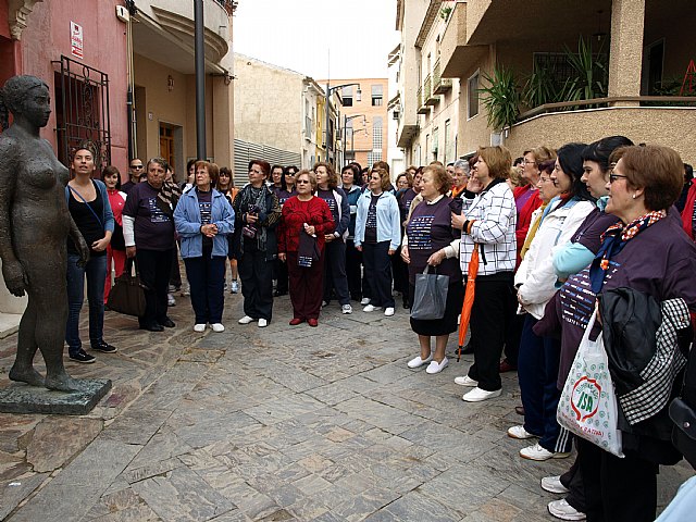 Paseo por “Museo al aire libre” de Ceutí para conmemorar la “Semana de la mujer trabajadora” - 1, Foto 1