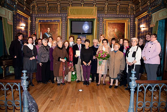 El ayuntamiento premia a la ‘Mujer Mazarronera 2010’, Foto 1