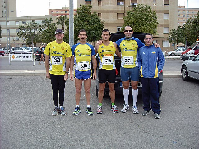 Buen papel de los atletas del Club Atletismo Totana en la XVII media maraton de Cartagena, Foto 1