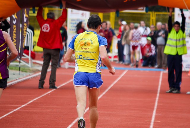 Buen papel de los atletas del Club Atletismo Totana en la XVII media maraton de Cartagena, Foto 4