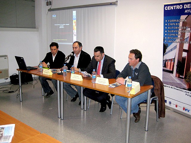 Autoridades municipales asisten a las jornadas sobre las “Ayudas económicas para la conservación y mejora del patrimonio rural en las pedanías” incluidas en el Programa Leader, Foto 1