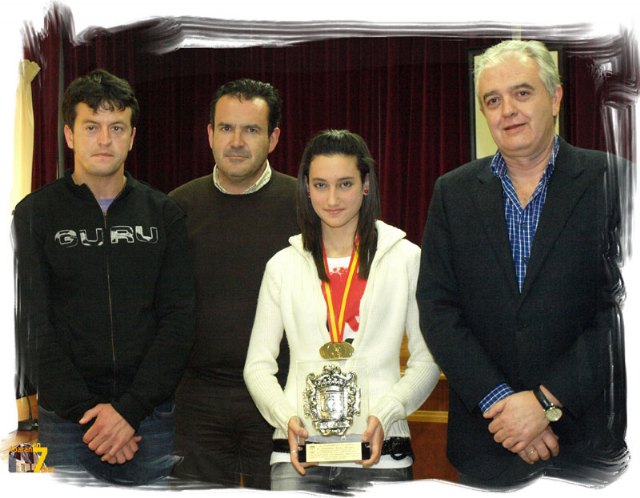 La campeona de España en 10 Km. marcha, Amanda Cano, recibe el reconocimiento del Excmo. Ayuntamiento de Abarán - 3, Foto 3