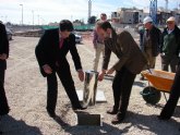 Sotoca y Jdar ponen la primera piedra de las obras de la segunda fase del Colegio Publico Ana Caicedo, que acoger a 450 alumnos