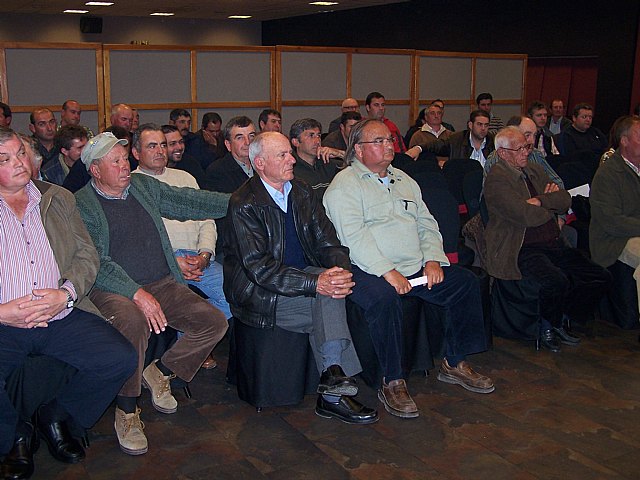 El ayuntamiento realizará un estudio para mejorar la señalización  en los caminos rurales en los que transitan las reses de ovino y caprino, Foto 3