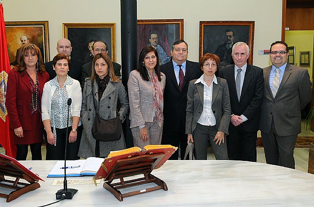 La Universidad de Murcia celebró  la toma de posesión de una veintena de catedráticos y profesores titulares - 1, Foto 1