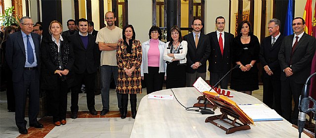 La Universidad de Murcia celebró  la toma de posesión de una veintena de catedráticos y profesores titulares - 2, Foto 2