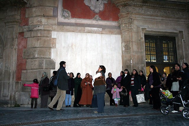 Las mujeres inmigrantes de Alguazas visitan el Museo Salzillo y las principales calles de la capital - 2, Foto 2