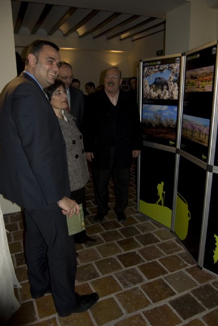 El alcalde Alhama asiste al acto de inauguración de “Fotoespuña09”, Foto 1