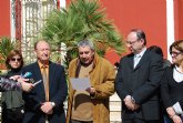 Concentracin silenciosa en la puerta del Ayuntamiento de Alhama de Murcia por las victimas del terrorismo (11 marzo)