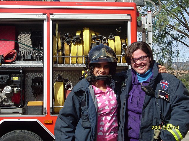 Los usuarios y profesionales del SAP realizan una salida programada al Parque de Bomberos de Alhama-Totana, Foto 2