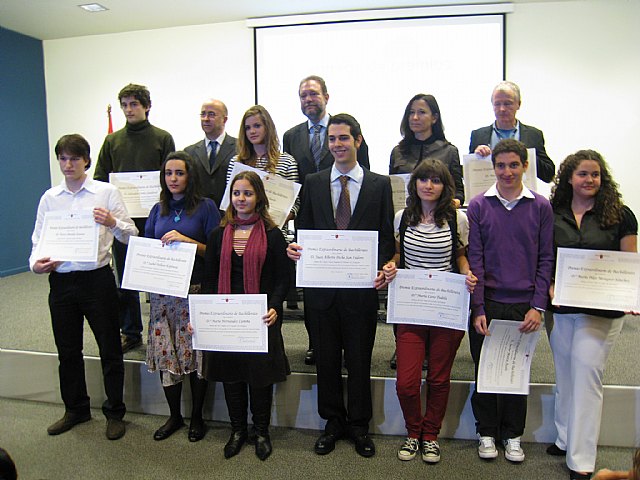 Sotoca entrega los premios extraordinarios de Bachillerato y subraya que desde 2001 se han triplicado los alumnos sobresalientes - 1, Foto 1