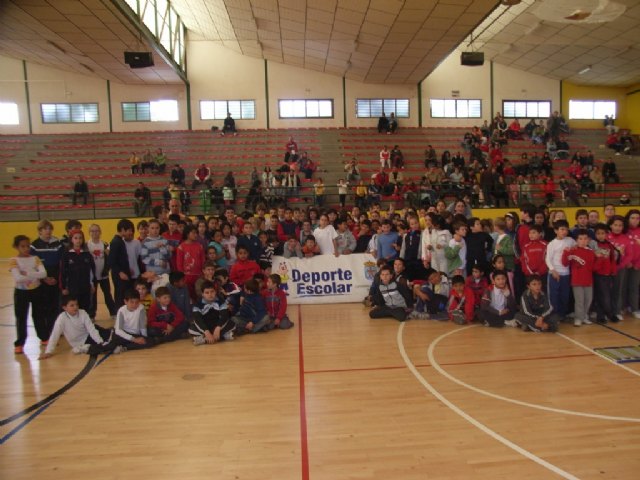 La concejalía de Deportes de Totana organiza una jornada de jugando al atletismo de deporte escolar, Foto 1