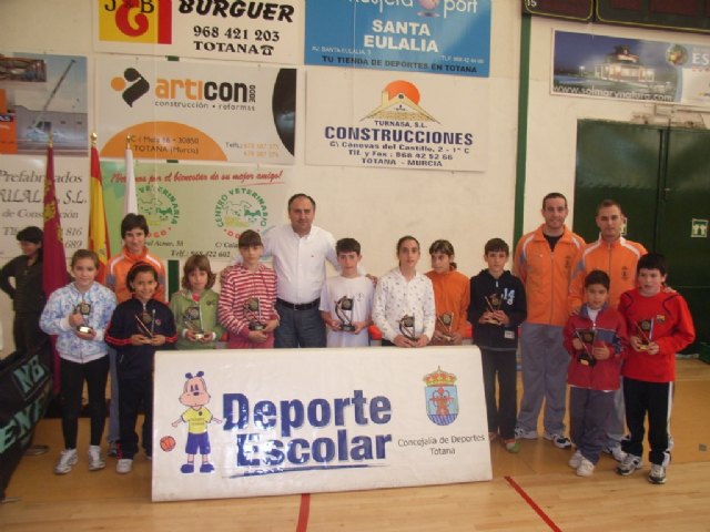 La concejalía de Deportes de Totana organiza una jornada de jugando al atletismo de deporte escolar, Foto 2