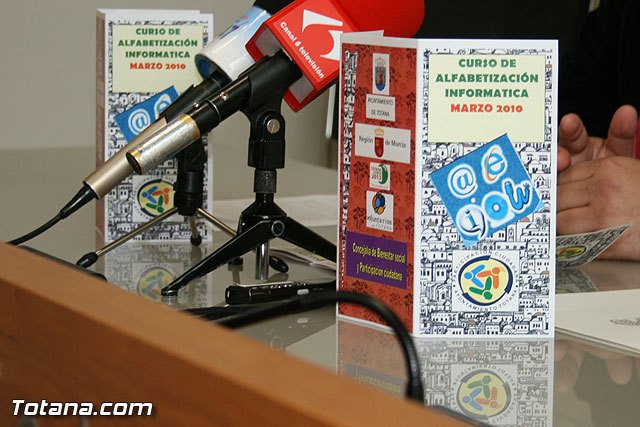 La concejalía de Participación Ciudadana pone en marcha el curso de alfabetización informática, Foto 2