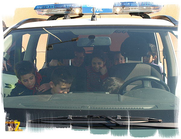 El CEIP San Jos Artesano acogi una exhibicin de medios materiales y humanos de la Guardia Civil - 6