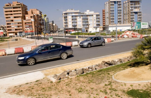 Parte de un carril se corta al tráfico en la Plaza Severo Ochoa - 1, Foto 1