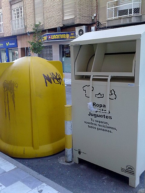 Limusa duplica la dotación de contenedores para ropa usada - 1, Foto 1