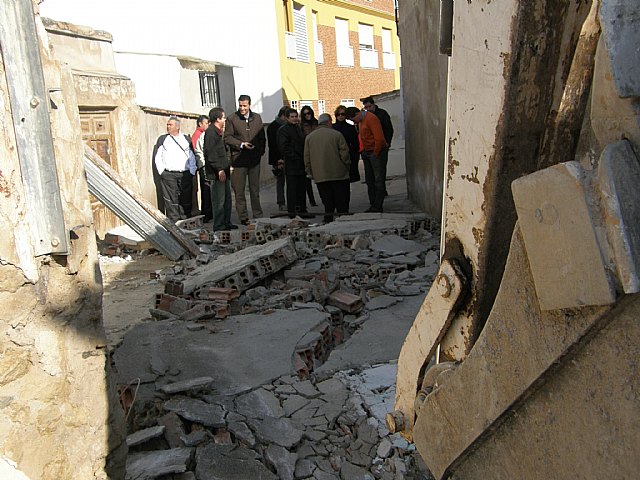 El Ayuntamiento de Lorca elimina el estrechamiento de la Calle Cueva de Mena, en San Cristóbal - 1, Foto 1