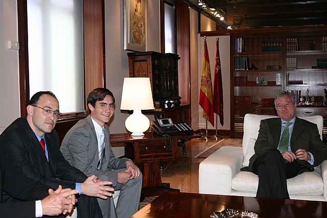 Valcárcel recibe al alumno que participa en el Programa Modelo de Parlamento Europeo - 2, Foto 2