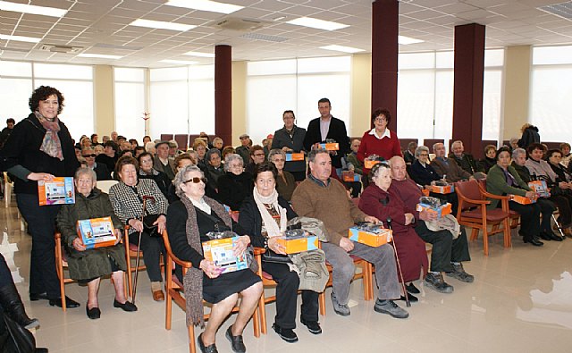 El Ayuntamiento hace entrega de más de un centenar de decodificadores de TDT a personas mayores y dependientes - 1, Foto 1