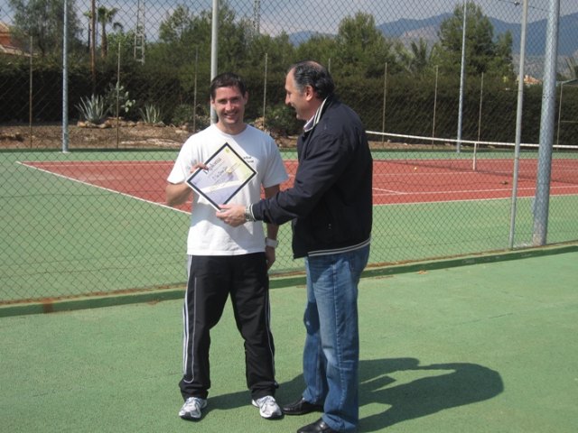 La concejalía de Deportes finaliza con éxito el curso teórico-práctico de iniciación al tenis, Foto 4