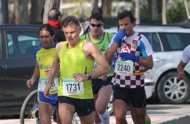 Ms de treinta atletas del Club Atletismo Totana participaron en la  Media Maratn 